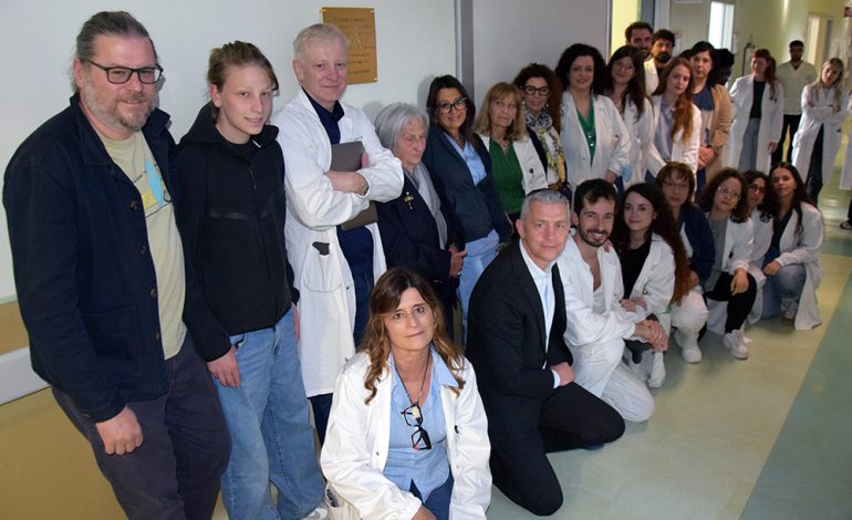 Scotte: commemorazione di Arianna Goracci a un anno dalla scomparsa, esposta una targa in sua memoria in Psichiatria