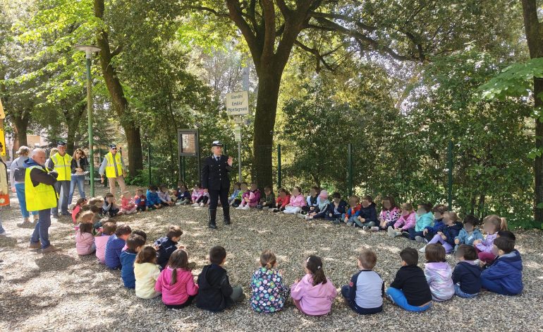 Educazione stradale, la Polizia Locale incontra i bambini della “Pestalozzi”