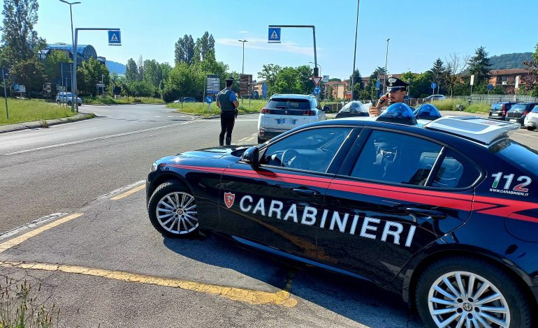 Contrasto allo spaccio di sostanze stupefacenti: i Carabinieri di Poggibonsi denunciano due giovani