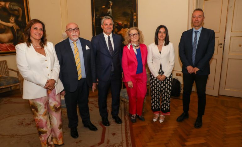 Alberto Barachini e Carlo Paris premiati a Siena nell’ambito del Festival del Giornalismo in rappresentanza di Lucia Goracci