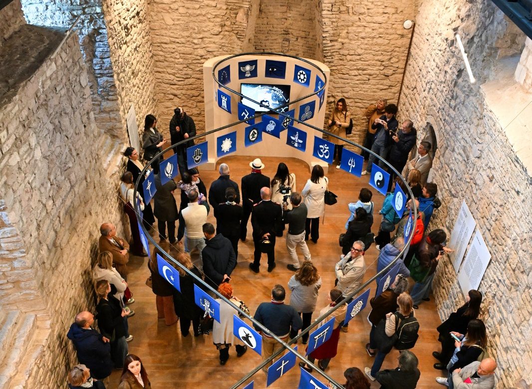 Assisi, la mostra di Pistoletto diventa accessibile alle persone con disabilità motoria