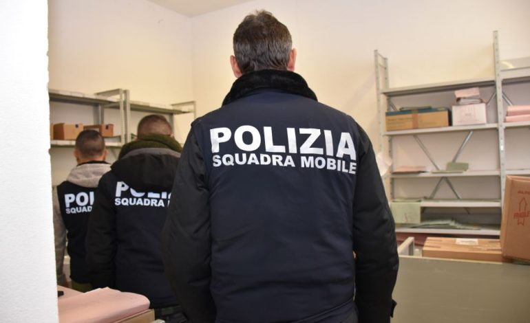 Spaccio, arrestato un operatore sanitario. Sequestrati hashish, cocaina e sigarette elettroniche con la cannabis