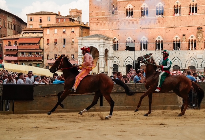 Palio 2 luglio, il Valdimontone vince la prima prova
