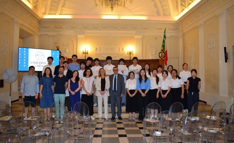 Delegazione di studenti del Siena College of Future Biotechnology di Nantong in visita all’Università di Siena