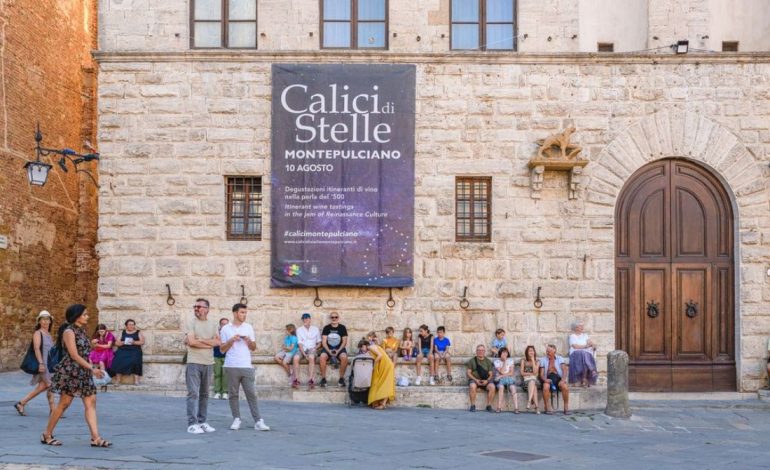 “Calici di Stelle” festeggia 25 anni a Montepulciano: un quarto di secolo di vino, territorio ed emozioni sotto il cielo di San Lorenzo