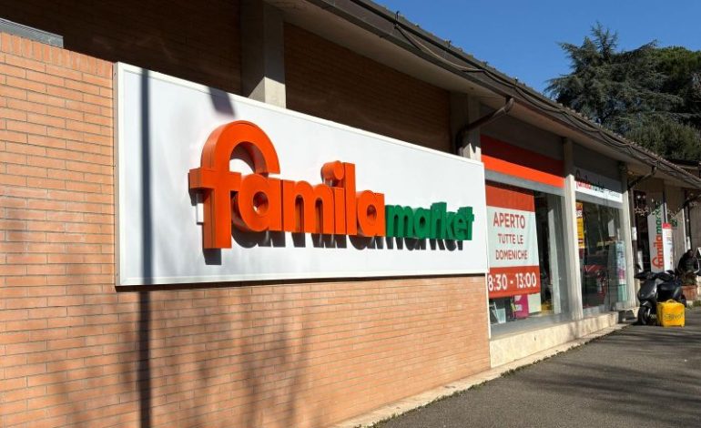 Prenota i libri, ritirali al supermercato: torna il servizio scuola nei negozi Famila, Famila Market e Super A&O di Etruria Retail