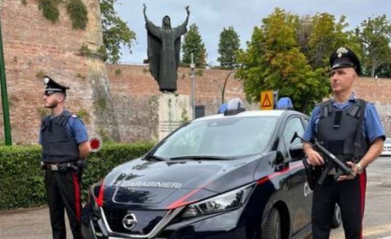 Finto carabiniere truffa una giovane donna: arrestato un 30enne
