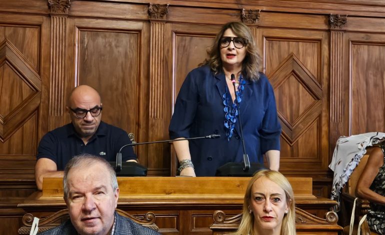 Consiglio comunale, si è insediata Maria Concetta Raponi. In tre cambiano gruppo