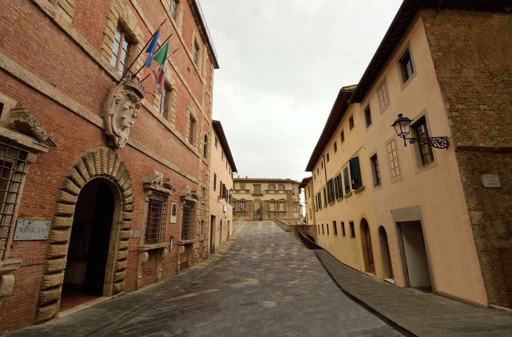 TARI 2026, a Colle di Val d’Elsa tariffe giù di circa il 6% per famiglie e imprese
