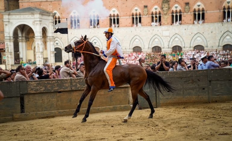 Palio 2 luglio, il Leocorno vince la Prova generale