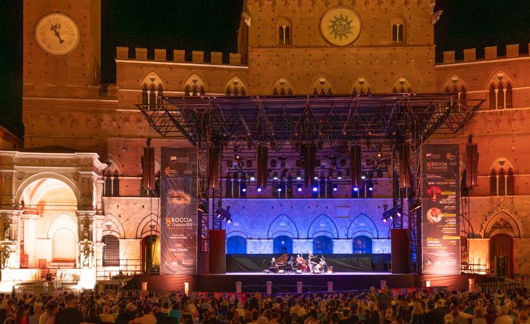 “Sboccia l’Estate” prosegue in piazza Jacopo della Quercia. “Abbracci d’arte” tra danza, musica, e giovani talenti
