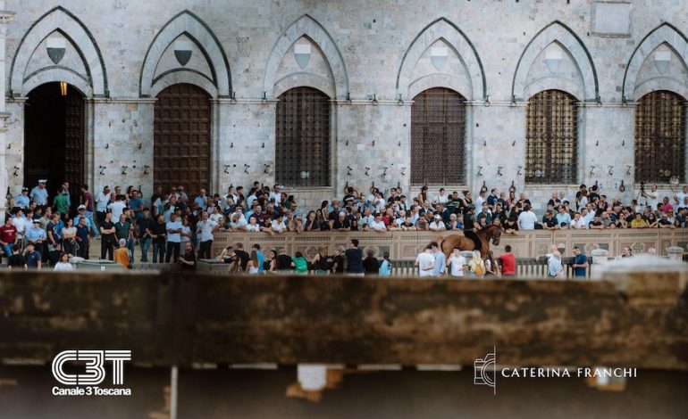 Palio 16 agosto 2026, l’elenco dei cavalli ammessi alla Tratta
