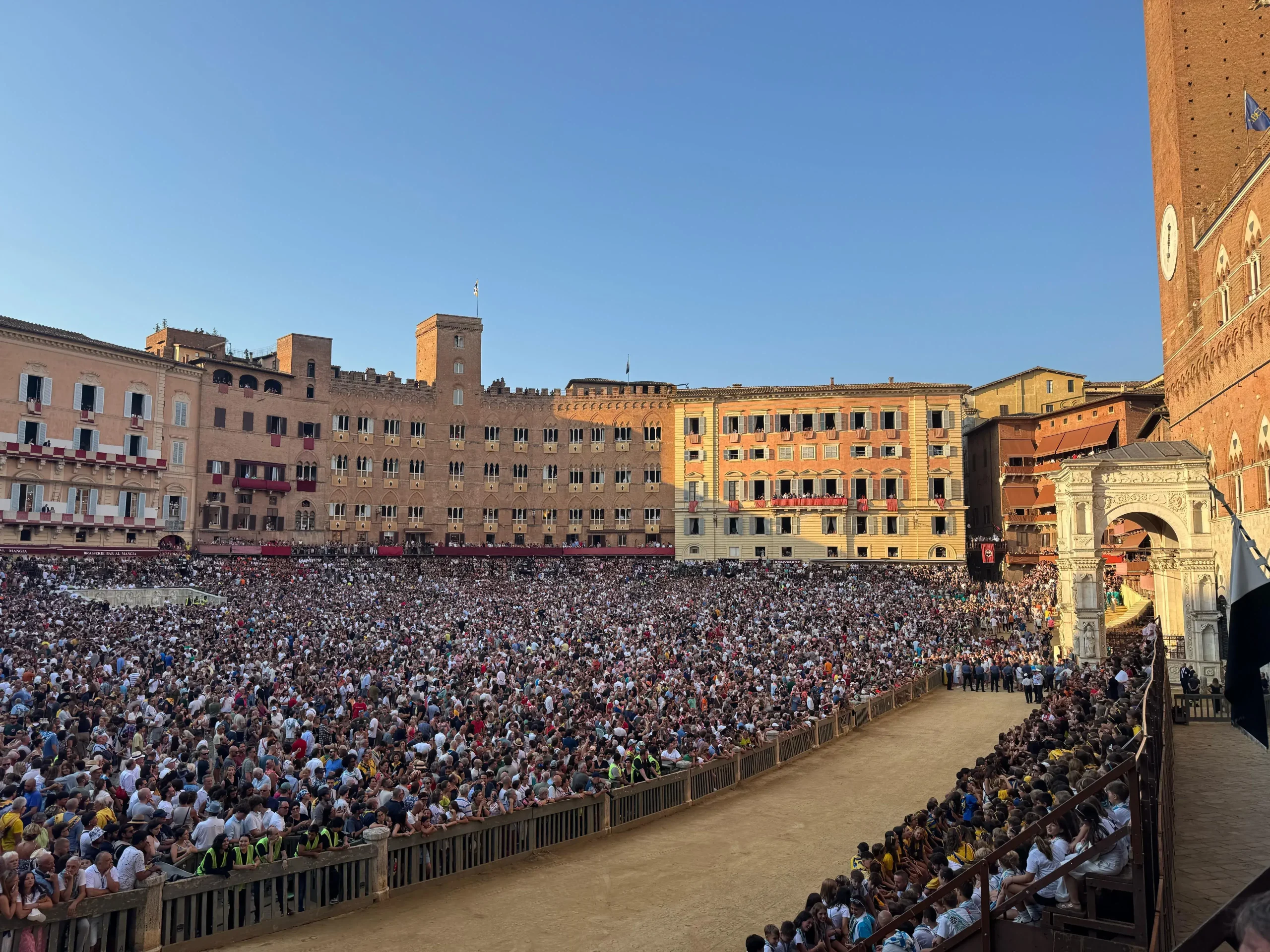 Palio 16 agosto, montaggio del palco delle comparse rinviato alla mattina del 14 agosto