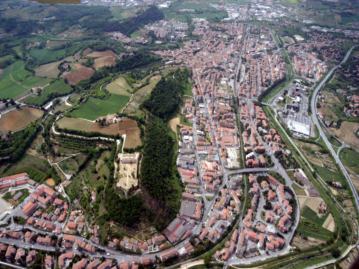 Manutenzione strade: lavori di completamento in via Montegrappa
