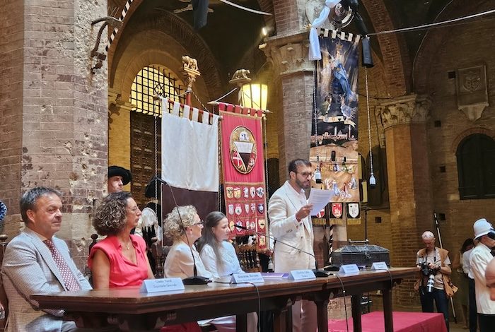 Palio del 16 agosto, svelata l’opera di Teodora Axente