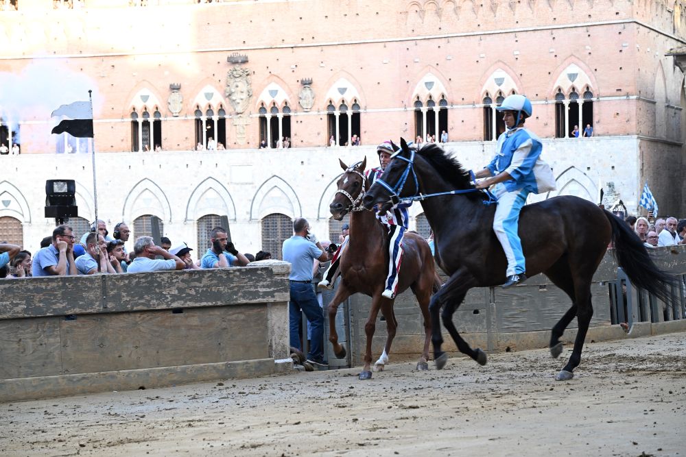 Palio 16 agosto, l’Onda vince la prima prova – VIDEO