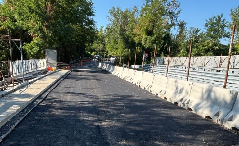 Ponte sulla Cassia a Campostaggia: dal 25 al 28 agosto le lavorazioni finali di posizionamento delle barriere di ultima generazione