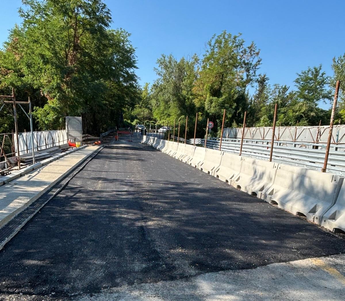 Ponte sulla Cassia a Campostaggia: dal 25 al 28 agosto le lavorazioni finali di posizionamento delle barriere di ultima generazione