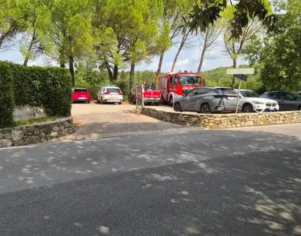 Giovane trovato senza vita nella piscina di un albergo a Castellina in Chianti