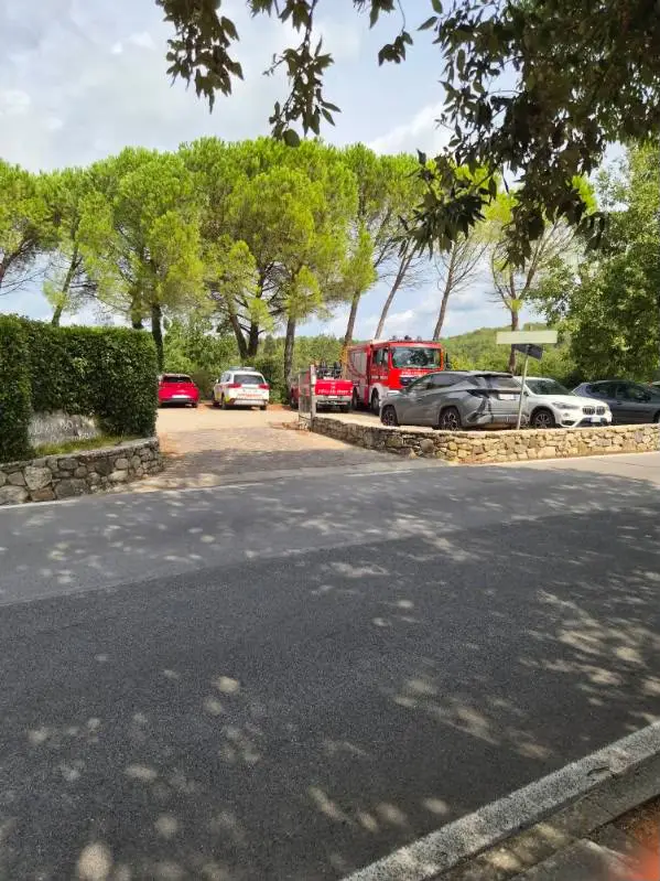Giovane trovato senza vita nella piscina di un albergo a Castellina in Chianti