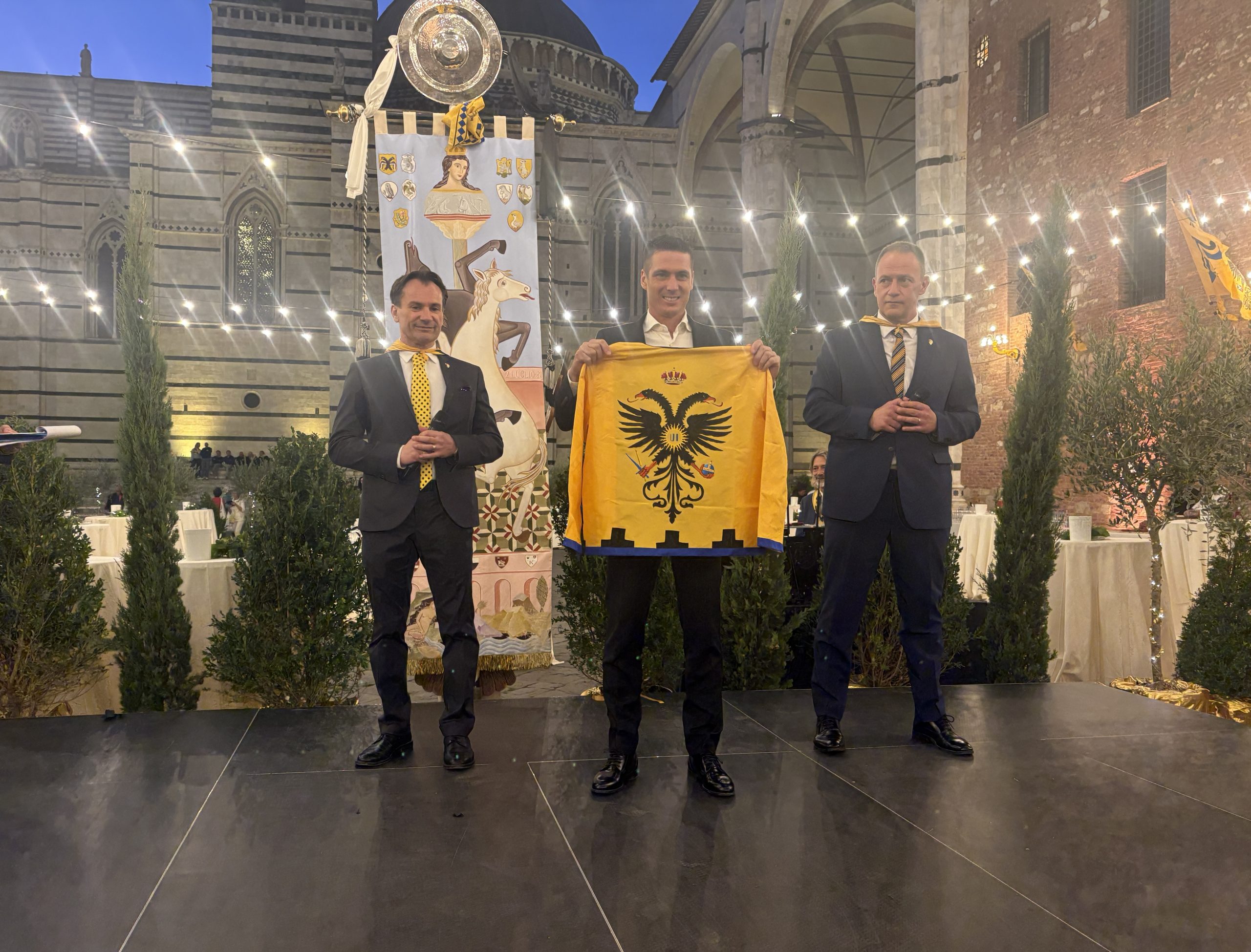 “Il trionfo del popolo e di Tittia”: la Contrada dell’Aquila celebra la propria vittoria al ricevimento delle autorità