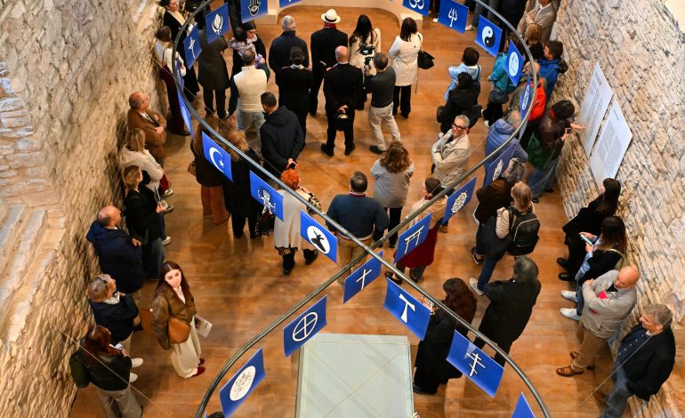 Pistoletto ad Assisi, 40mila visitatori in cinque mesi: prorogata la mostra alla Rocca Maggiore