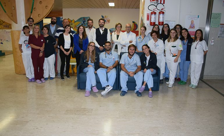 Comitato permanente degli Economi delle Contrade, donate due poltrone alla Pediatria dell’Aou Senese
