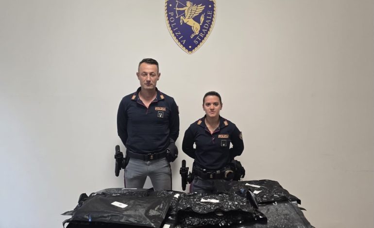 Montepulciano, arrestato sull’A1 un 36enne: sequestrati oltre 13 chili di droga
