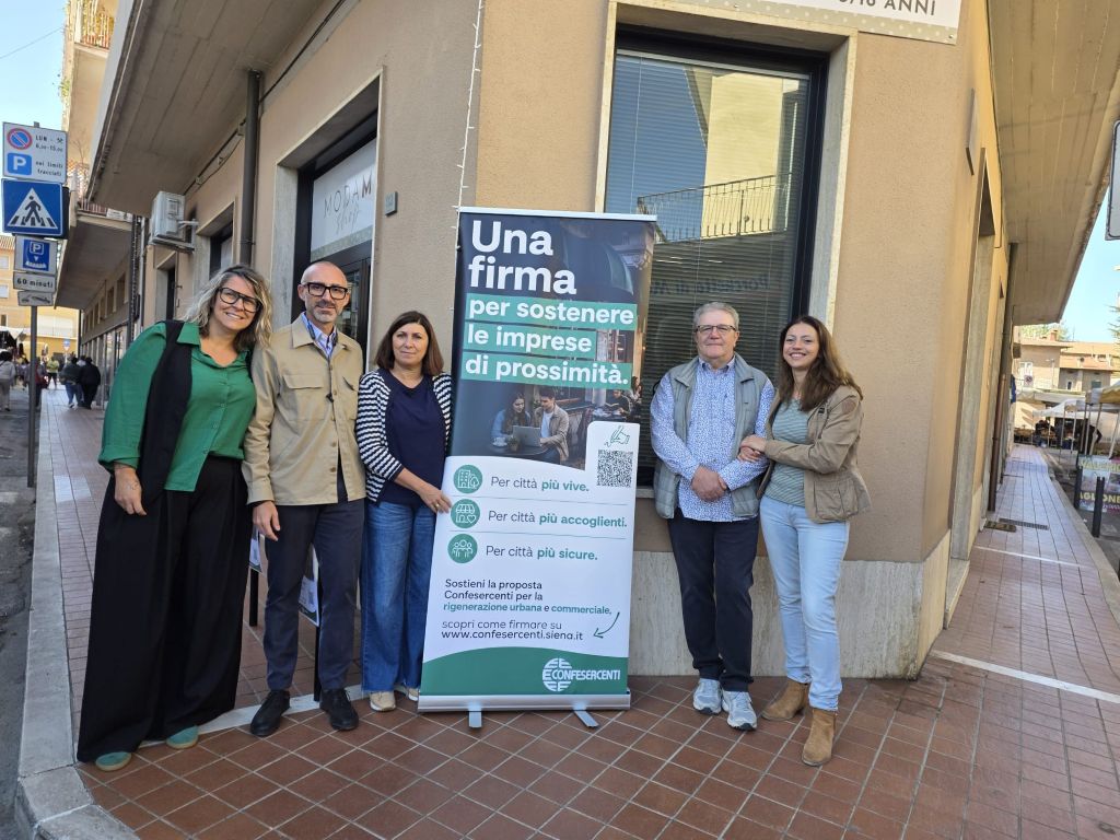 Sostegno al commercio di vicinato, cento firme oggi dal mercato di Chiusi