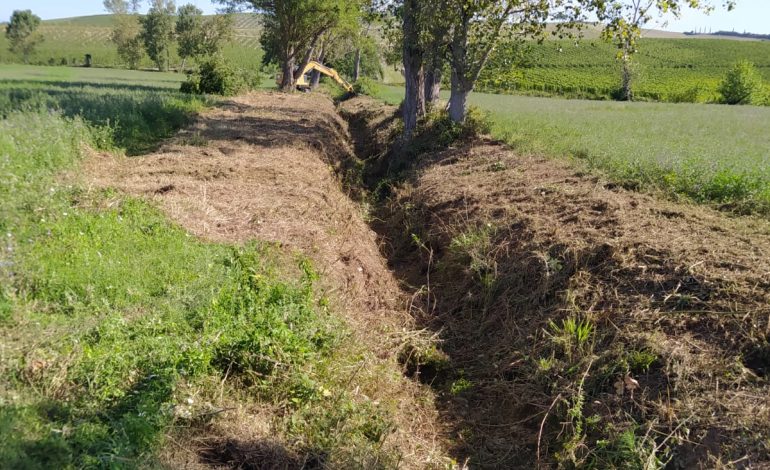 Intervento di manutenzione sul fosso Addobbi, nel territorio di Montalcino