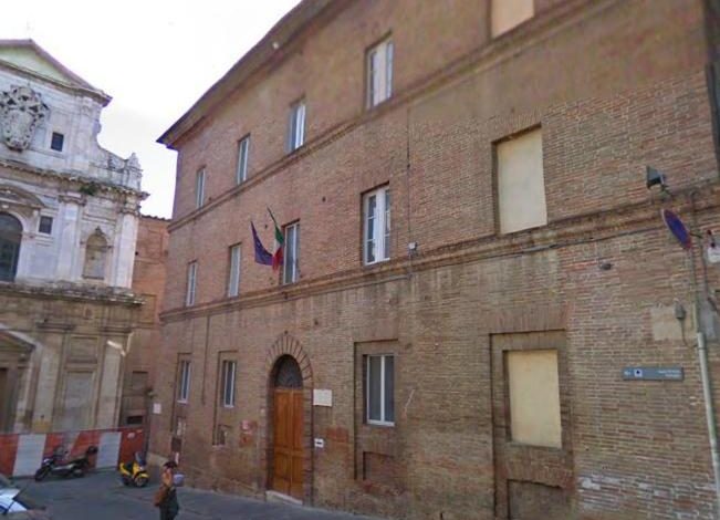 Trasporto scolastico, le famiglie del plesso Jacopo della Quercia: “Viaggi fino a un’ora per pochi chilometri”