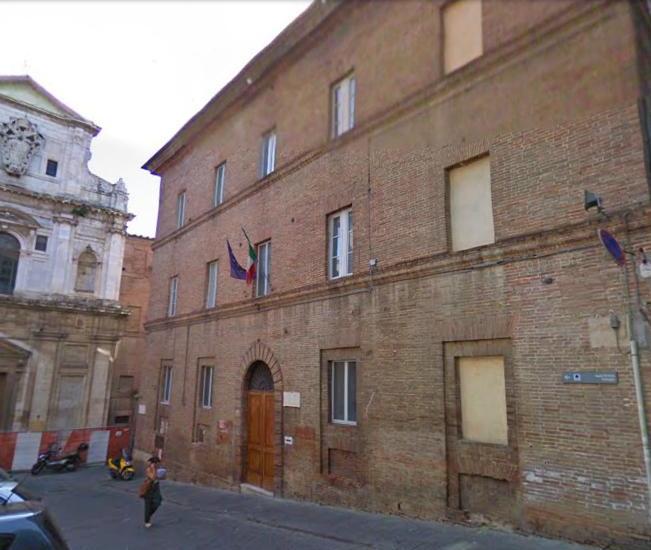 Trasporto scolastico, le famiglie del plesso Jacopo della Quercia: “Viaggi fino a un’ora per pochi chilometri”